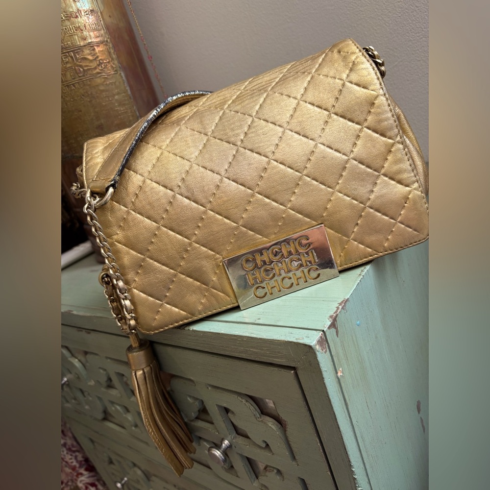 Carolina Herrera Gold Quilted Shoulder Bag 🤩